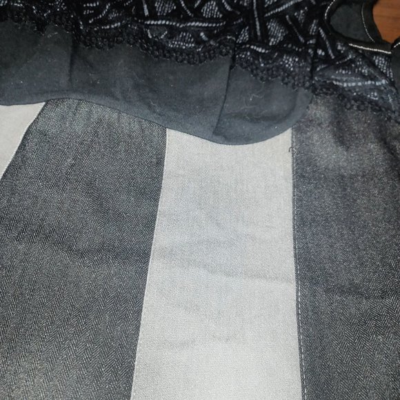 EUC XL Kollontai Black & Grey Lace Tunic - Picture 3 of 3